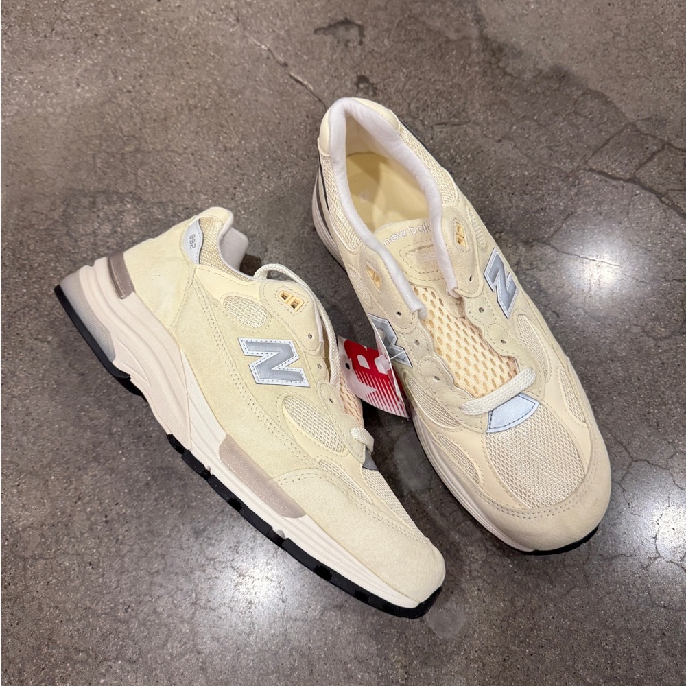 New Balance U992MC